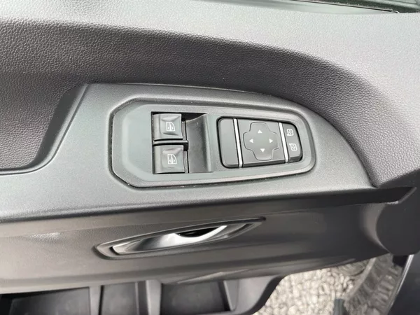 Renault Trafic 2.0 dCi,DPH,6 Míst - foto 30