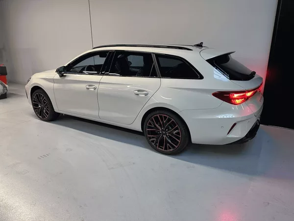 Cupra Leon SP 2.0 TSI 204k DSG 4WD - foto 3