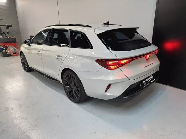 Cupra Leon SP 1.5 eTSI 150 DSG BLACK EDIT - foto 4