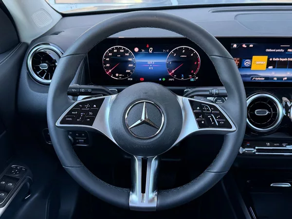 Mercedes-Benz GLB 180 d - foto 16