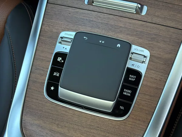 Mercedes-Benz Třídy G 63 AMG MANUFAKTUR, SUPERIOR - foto 32
