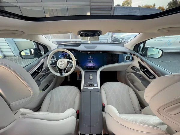 Mercedes-Benz EQS 580 4MATIC SUV Electric Art Ed - foto 16
