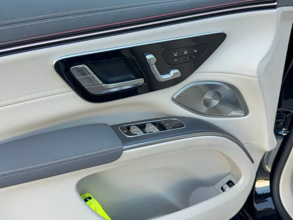 Mercedes-Benz EQS 580 4MATIC SUV Electric Art Ed - foto 22
