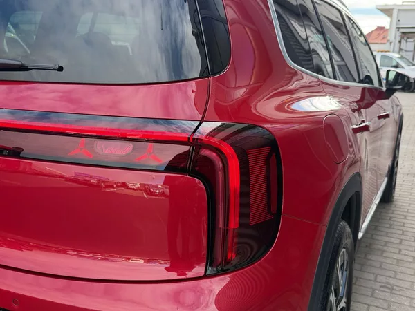 Mercedes-Benz GLB 250+ s technologií EQ - foto 12