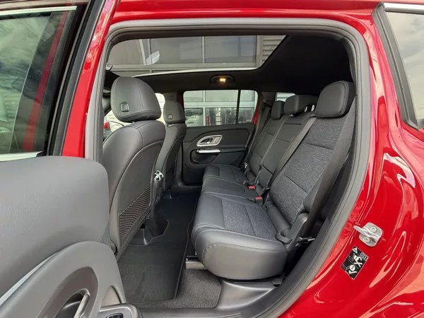 Mercedes-Benz GLB 250+ s technologií EQ - foto 14