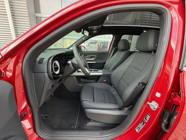 Mercedes-Benz GLB 250+ s technologií EQ - foto 15