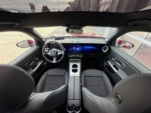Mercedes-Benz GLB 250+ s technologií EQ - foto 16