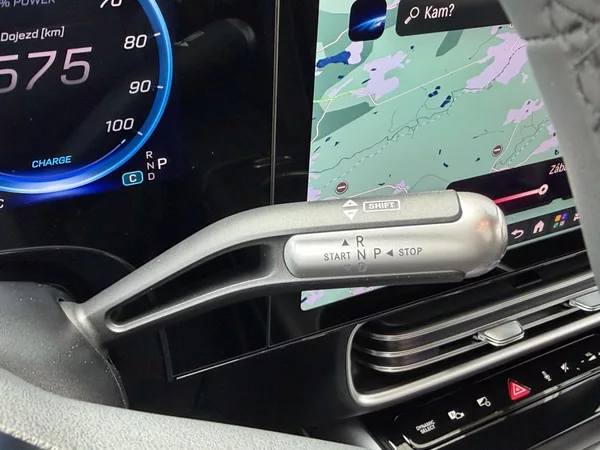 Mercedes-Benz GLB 250+ s technologií EQ - foto 20