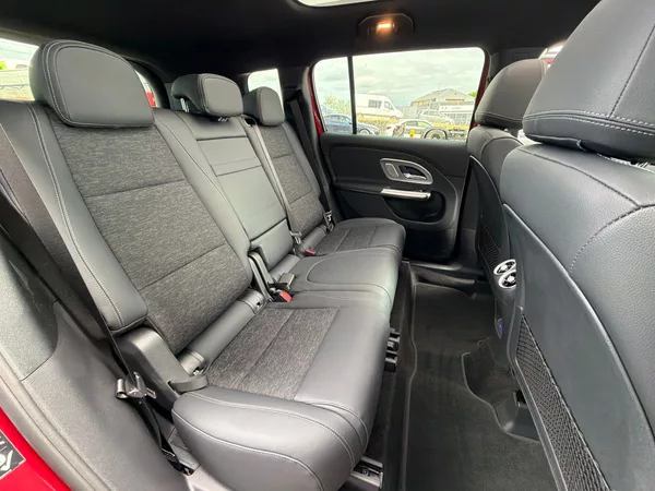 Mercedes-Benz GLB 250+ s technologií EQ - foto 27