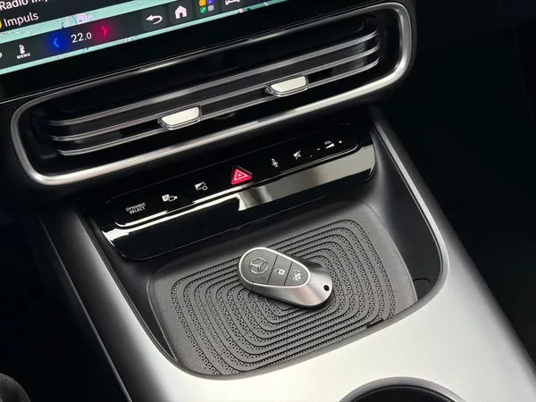 Mercedes-Benz GLB 250+ s technologií EQ - foto 32