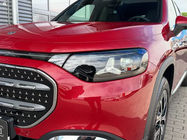 Mercedes-Benz GLB 250+ s technologií EQ - foto 9