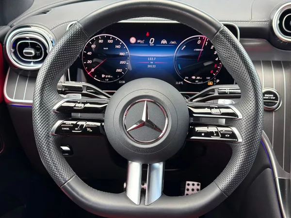 Mercedes-Benz GLC 300 de 4MATIC AMG kupé - foto 17