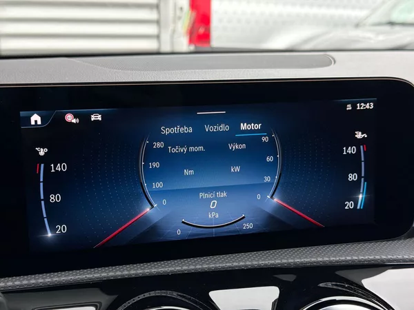 Mercedes-Benz CLA 180 d AMG - foto 35
