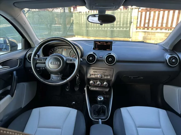 Audi A1 1,4 SPORTBACK Top stav - foto 14