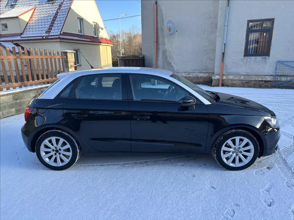 Audi A1 1,4 SPORTBACK Top stav - foto 2