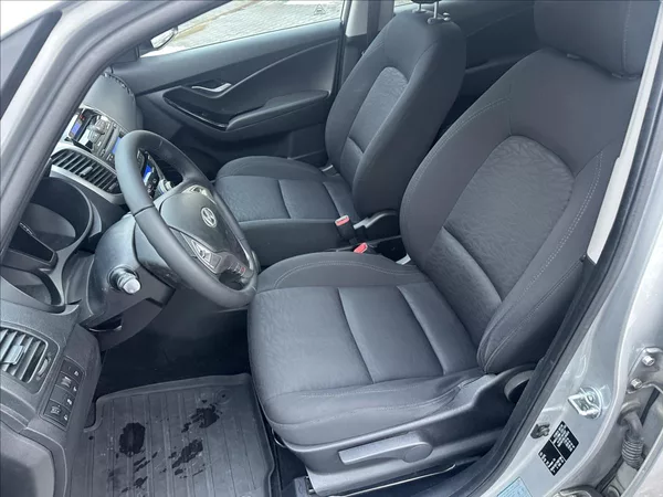 Hyundai ix20 1,6 AUTOMAT 1.majitel - foto 12