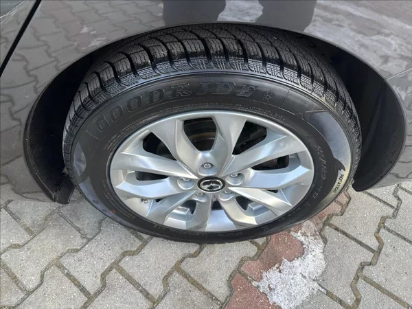 Mazda 3 2,0 EXCLUSIVE G120 - foto 24