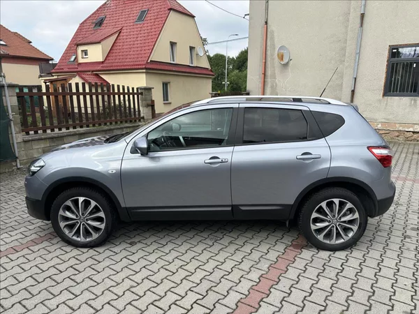 Nissan Qashqai 2,0 4x4 AUTOMAT TEKNA - foto 8