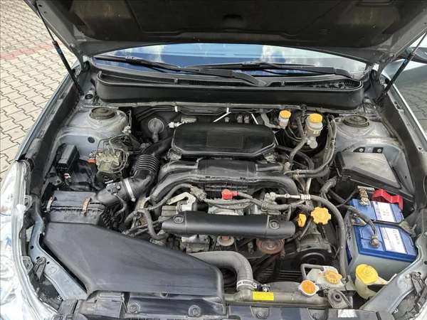 Subaru Legacy 2,0 Serviska 4X4 - foto 11