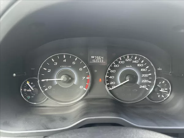 Subaru Legacy 2,0 Serviska 4X4 - foto 15