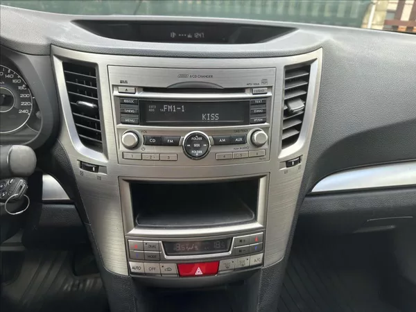 Subaru Legacy 2,0 Serviska 4X4 - foto 16
