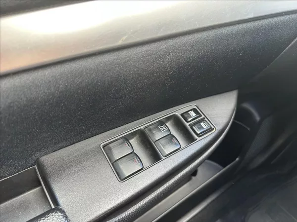 Subaru Legacy 2,0 Serviska 4X4 - foto 19
