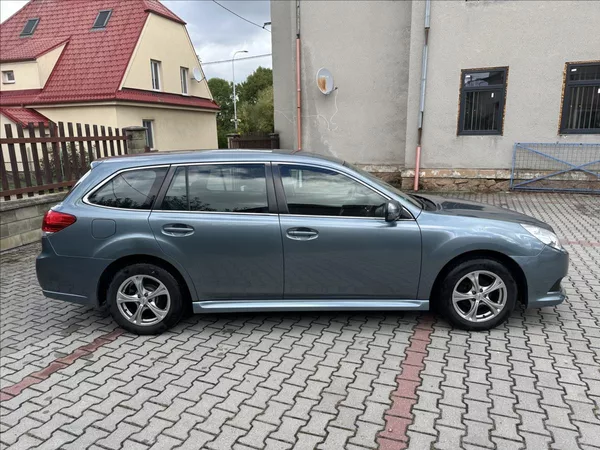 Subaru Legacy 2,0 Serviska 4X4 - foto 2