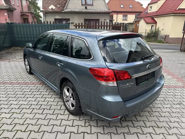 Subaru Legacy 2,0 Serviska 4X4 - foto 7