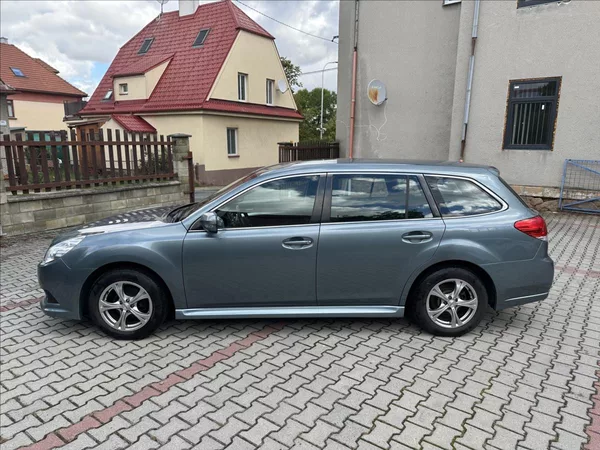 Subaru Legacy 2,0 Serviska 4X4 - foto 8