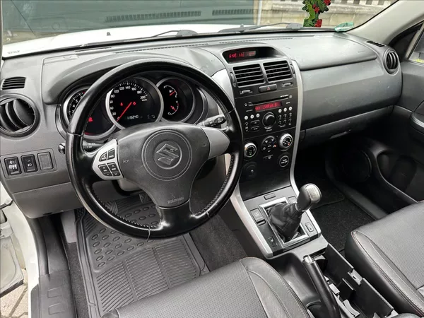 Suzuki Grand Vitara 1,6 4x4 - foto 14