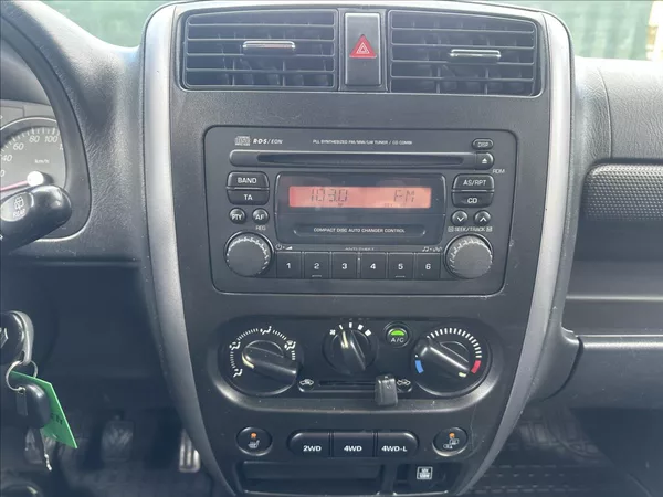 Suzuki Jimny 1,3 4x4 TAŽNÉ KLIMA BEZ KOROZE - foto 17