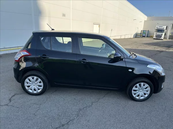 Suzuki Swift 1,2 4x4 - foto 2