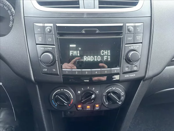 Suzuki Swift 1,2 4x4 1.majitel - foto 16