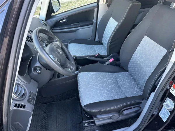 Suzuki SX4 1,6 4x4 STYLE - foto 12