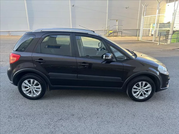 Suzuki SX4 1,6 4x4 STYLE - foto 2