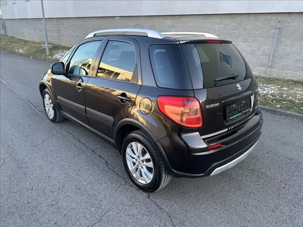 Suzuki SX4 1,6 4x4 STYLE - foto 7
