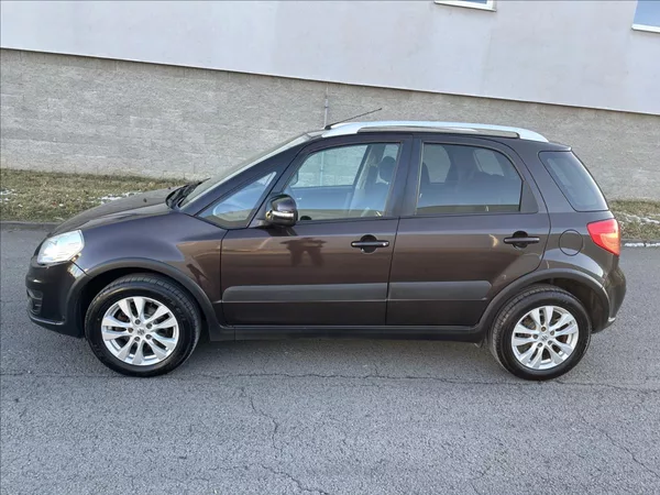 Suzuki SX4 1,6 4x4 STYLE - foto 8