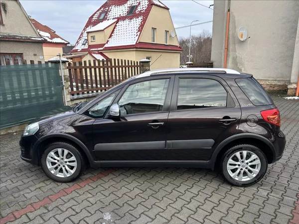 Suzuki SX4 1,6 1.majitel ! - foto 8