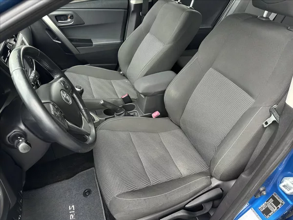Toyota Auris 1,6 EXCLUSIVE - foto 14