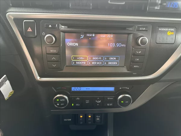 Toyota Auris 1,6 EXCLUSIVE - foto 18