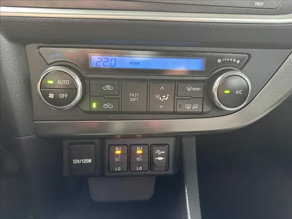 Toyota Auris 1,6 EXCLUSIVE - foto 19