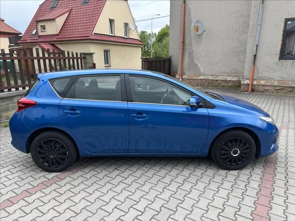 Toyota Auris 1,6 EXCLUSIVE - foto 2