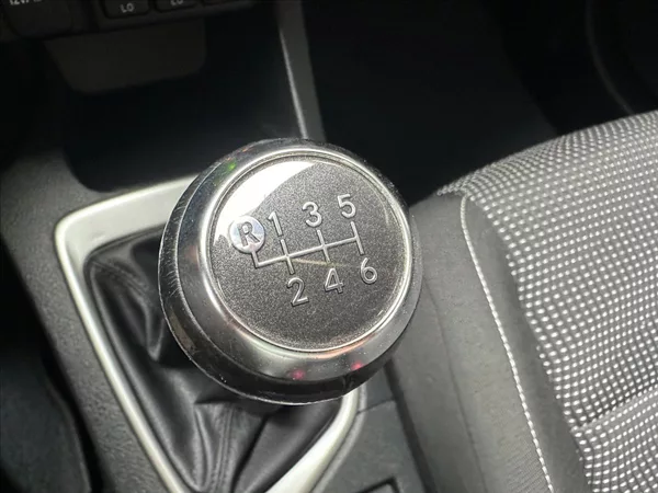 Toyota Auris 1,6 EXCLUSIVE - foto 20