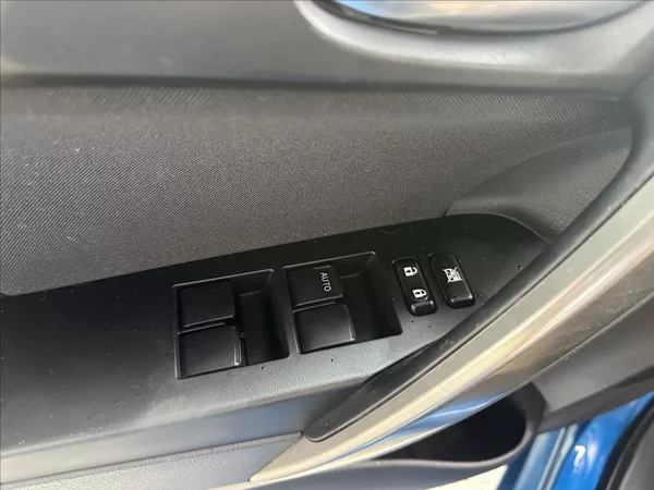 Toyota Auris 1,6 EXCLUSIVE - foto 21