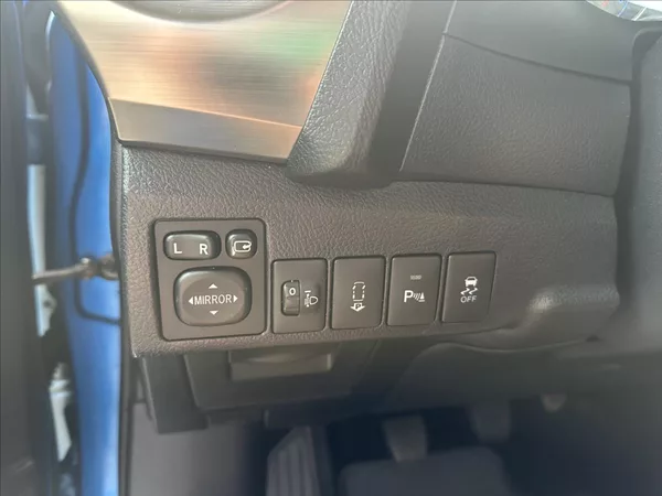 Toyota Auris 1,6 EXCLUSIVE - foto 22