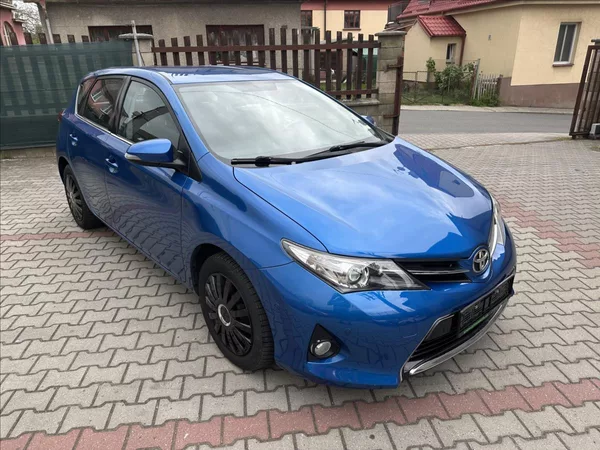 Toyota Auris 1,6 EXCLUSIVE - foto 3