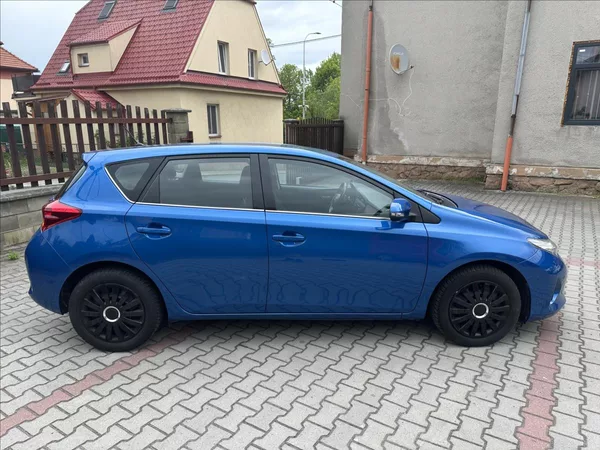 Toyota Auris 1,6 EXCLUSIVE - foto 4