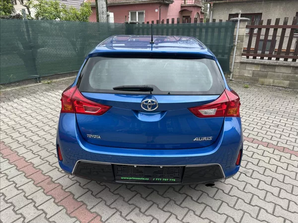 Toyota Auris 1,6 EXCLUSIVE - foto 8