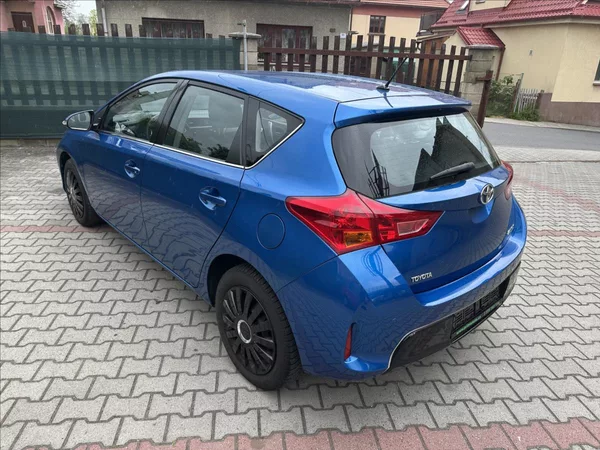 Toyota Auris 1,6 EXCLUSIVE - foto 9