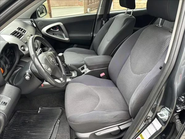 Toyota RAV4 2,2 D-4D BEZ KOROZE PO SERVISE - foto 12